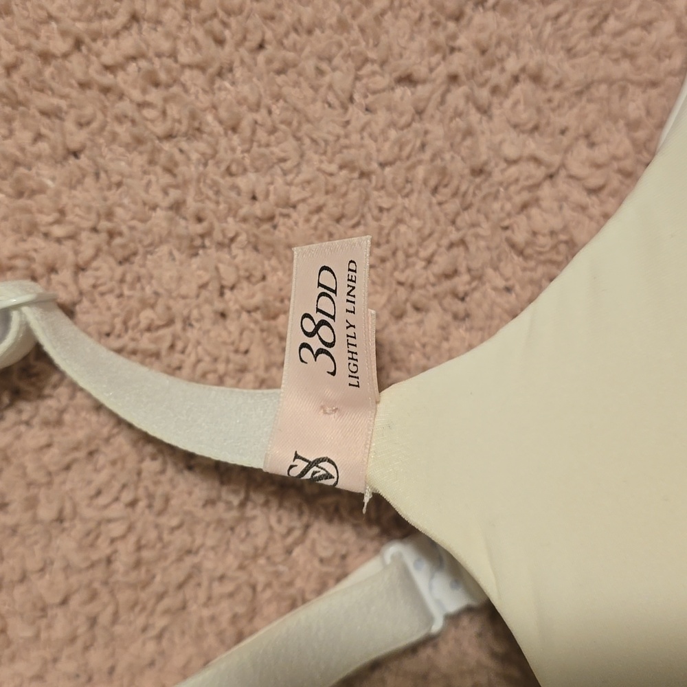 Victoria Secrets Bra - Picture 2 of 4